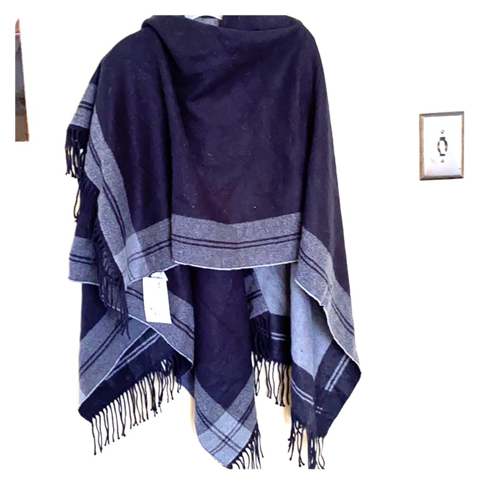 2Way Uniqlo Stole. Navy. NWT